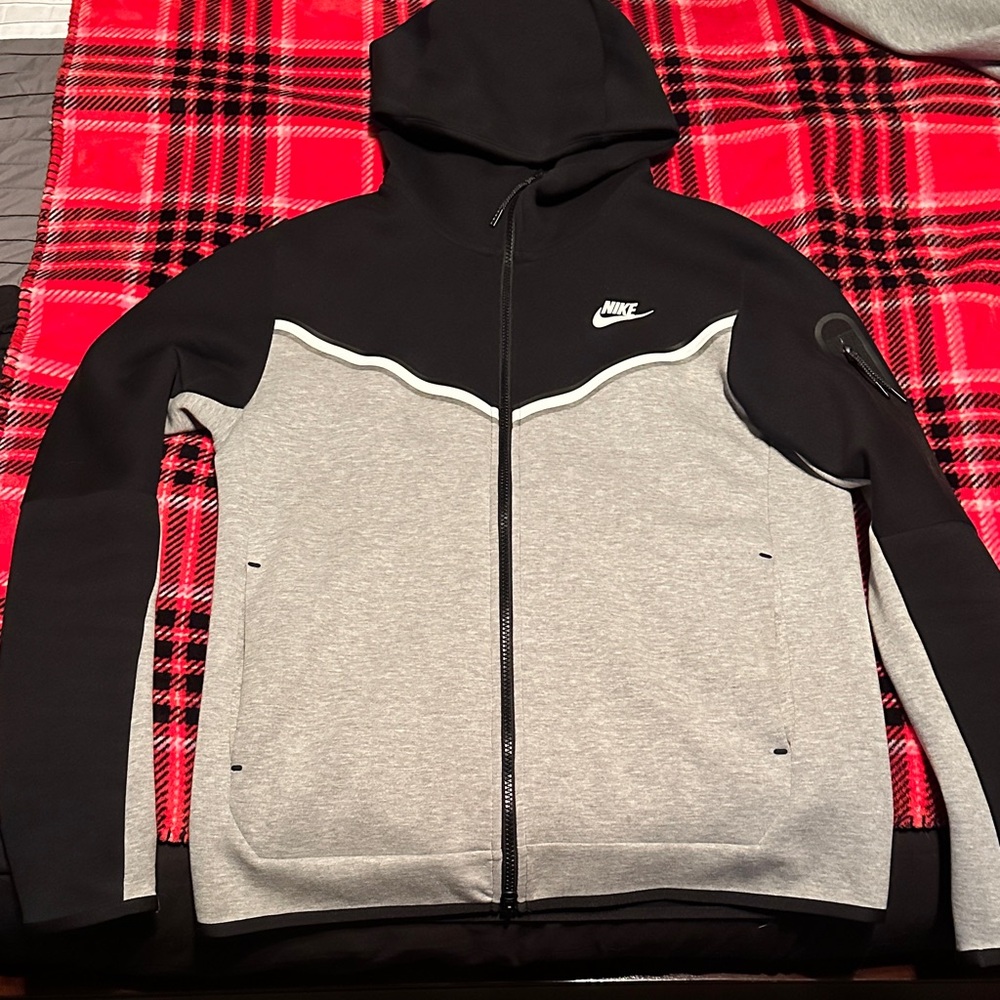 Nike Tech